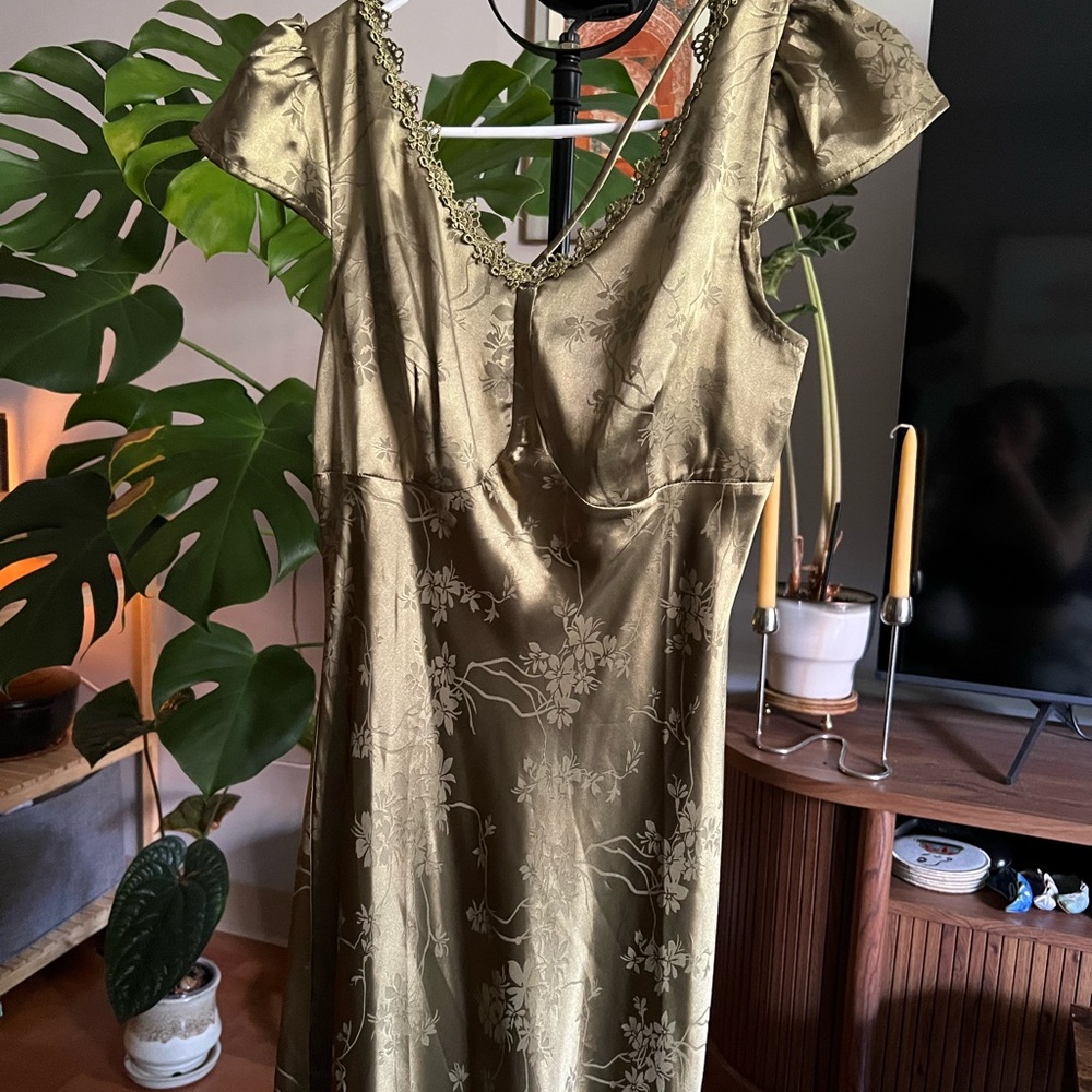 RIHOAS Olive Satin Midi Dress with Cap Sleeves